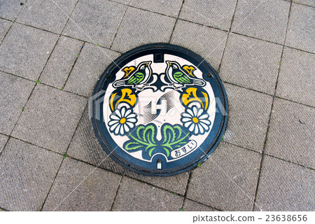 Manhole lid (Hitachinaka city, Ibaraki prefecture) 23638656