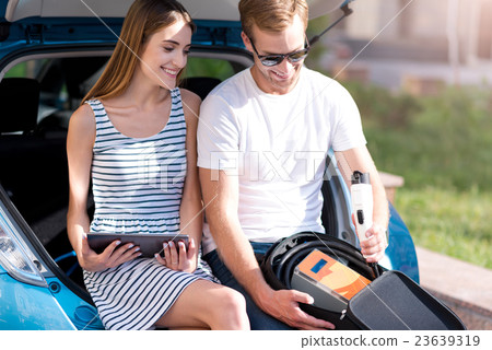 Woman and man looking at power connector 23639319