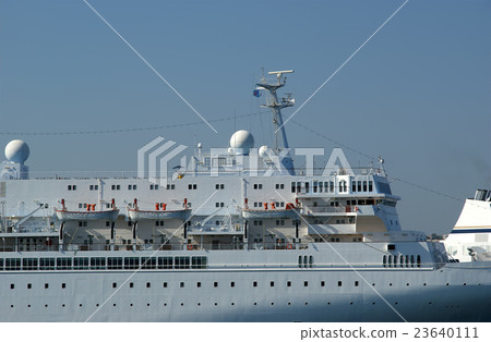 the largest cruise ship passenger the largest cruise ship passenger 23640111