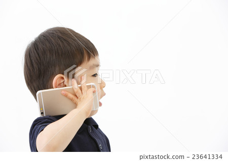 嬰兒用智能手機打電話 23641334