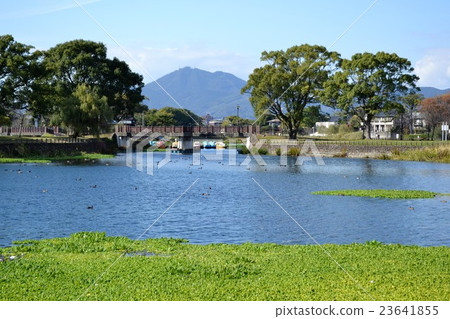 湖Ezu在秋天 23641855