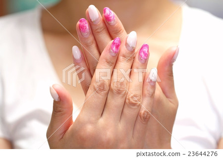 有機凝膠指甲(大理石和變形法國) 有機凝膠指甲(大理石和變形法國) 23644276