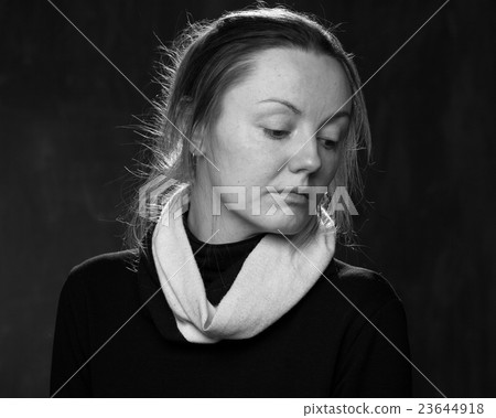 Young sad disoriented woman Young sad disoriented woman 23644918