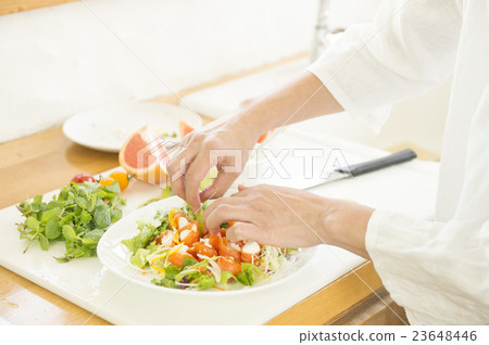 Mama Mama 23648446