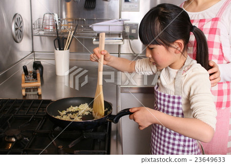 Parent / child kitchen 23649633