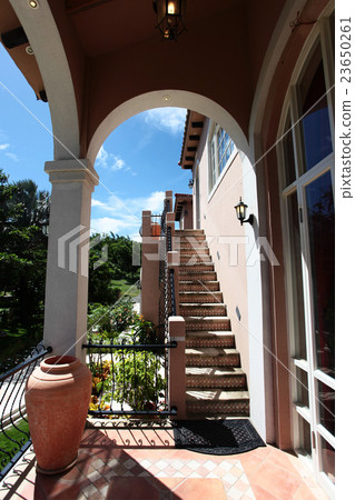 Walk manor Walk manor 23650261