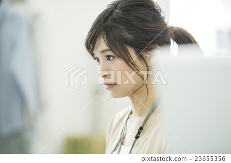 Business woman 23655356