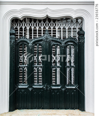 Ancient wooden door, Thai art Ancient wooden door, Thai art 23658776