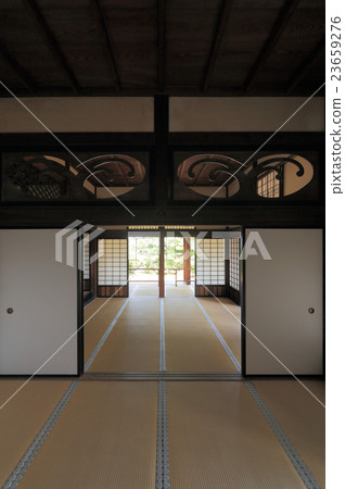 Kochi Castle Honmaru Goten, "Columns of Hachimangu wave" which shaped the waves of Kuroshio 23659276