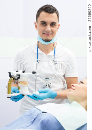 Dentist and patient 23660290