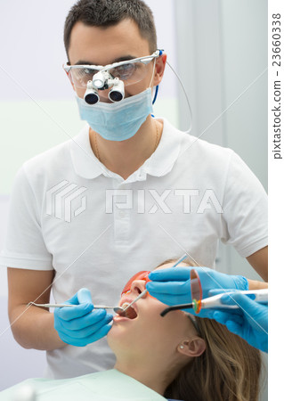 Dentist and patient 23660338