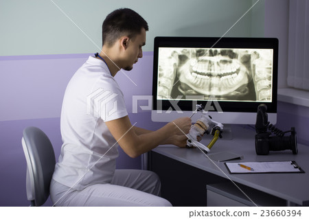 Dentist with articulator 23660394