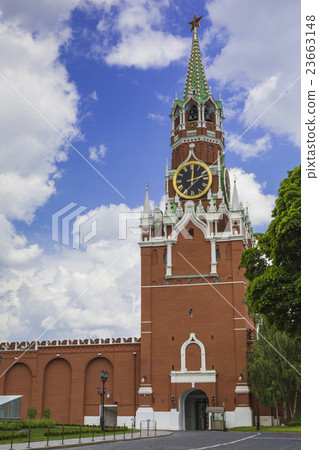 Kremlin chiming clock of the Spasskaya Tower. Mosc 23663148