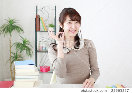 通過認證考試並且成功的女孩 23665227