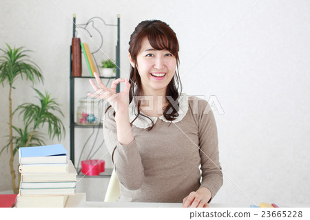 A girl who passes the certification exam and makes an OK A girl who passes the certification exam and makes an OK 23665228