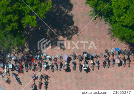 Abandoned bicycle 23665277