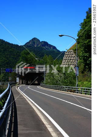 Jozankei Tengu-dake in summer and Jozankei Lake line 23665987