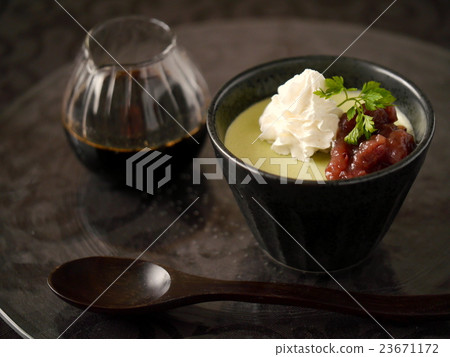 抹茶巴瓦羅瓦與黑蜂蜜(黑色背景·景觀位置) 抹茶巴瓦羅瓦與黑蜂蜜(黑色背景·景觀位置) 23671172