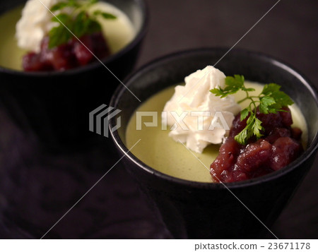 Matcha Bavaroa Black Background (Horizontal Position) 23671178