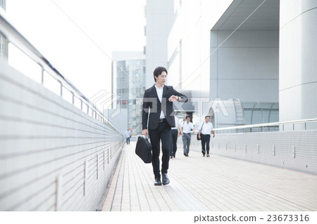 Businessman walking in town 23673316