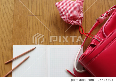 書包和筆記本 書包和筆記本 23673793