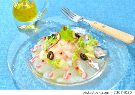 意大利食品，紅鯛魚和扇貝列生牛肉片。 （冷開胃菜） 23674020