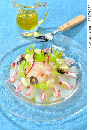 意大利食品，紅鯛魚和扇貝列生牛肉片。 （冷開胃菜） 23674021