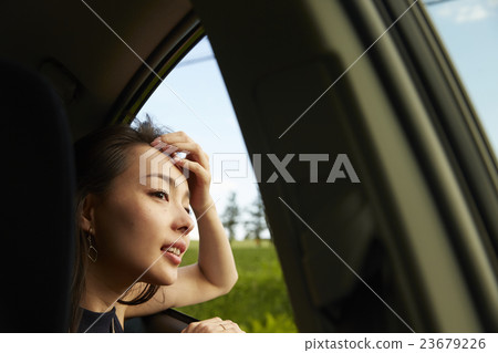 一個獨自旅行的女人 23679226