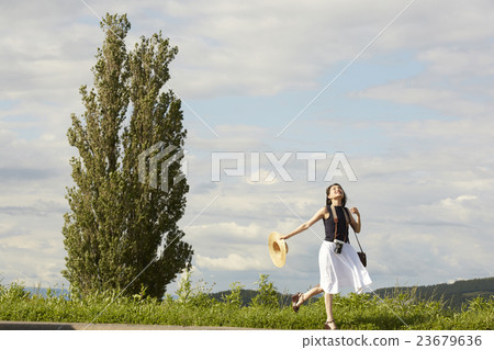 一個獨自旅行的女人 23679636