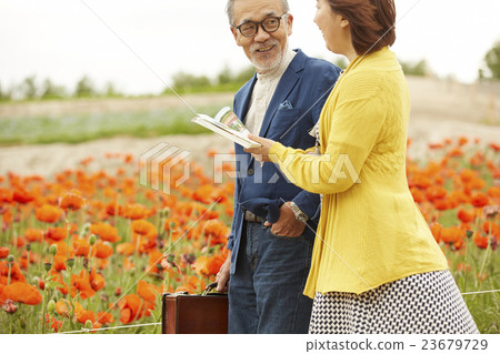 Couple trip 23679729