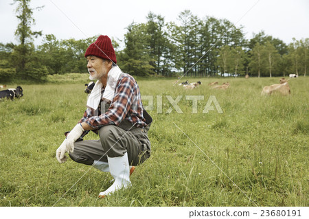 Farmhouse portrait 23680191