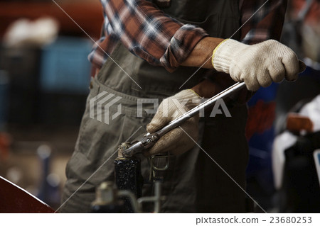 Maintenance men 23680253