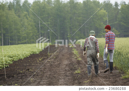 Farm family parents conversation Farm family parents conversation 23680288
