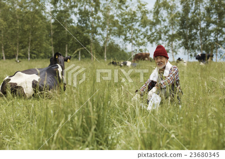 Farmhouse portrait 23680345