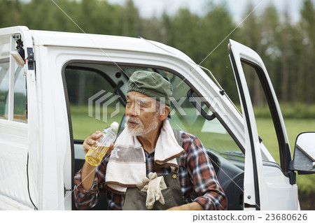 Farmhouse break 23680626