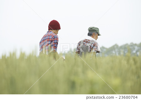 Farm family parents conversation Farm family parents conversation 23680704