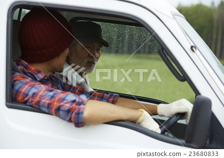 農場家庭開車 農場家庭開車 23680833