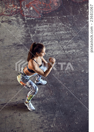 Top view of a pretty girl athlete doing sit-ups Top view of a pretty girl athlete doing sit-ups 23681067