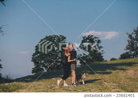 Photo of a couple in the mountains Photo of a couple in the mountains 23681401