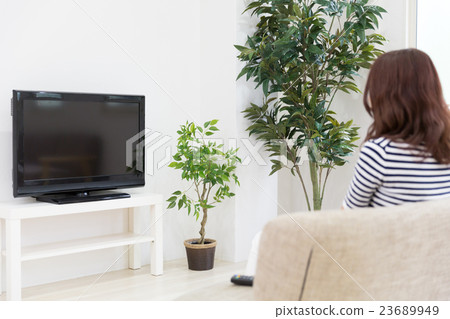 A woman watching TV 23689949