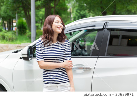 Women and cars 23689971