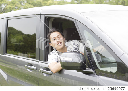 A man who drives 23690977