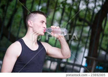 Handsome athlete man drinking water 23692805
