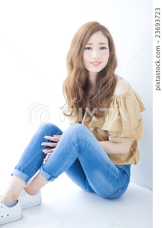 一個少婦的髮廊圖像 23693723