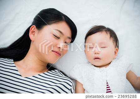Mother and child 23695288