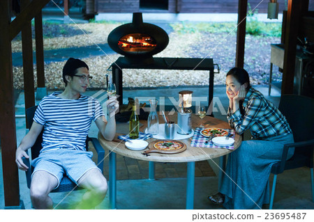 Couples Outdoor 23695487