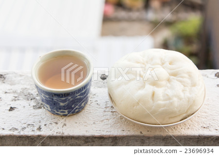 Chinese tea and dumplings streamed. 23696934