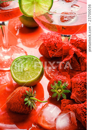 Romantic Mojito with strawberry Romantic Mojito with strawberry 23700036