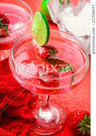 Romantic Mojito with strawberry Romantic Mojito with strawberry 23700037