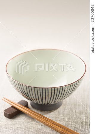 A bowl of chopsticks 23700848